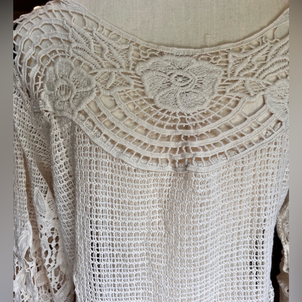 FORGOTTEN GRACE - Crochet Bell Sleeve Top- size L - Picture 6 of 9